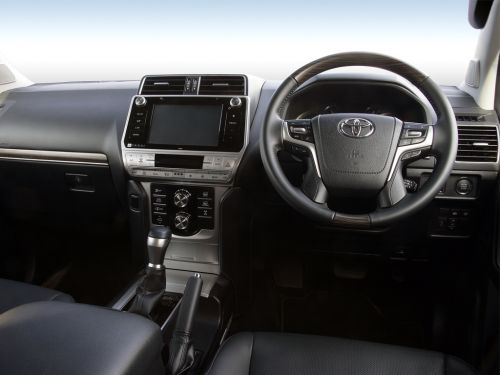 toyota land cruiser diesel sw 2.8 d-4d 204 invincible 5dr auto 7 seats [sunroof] 2020 interior